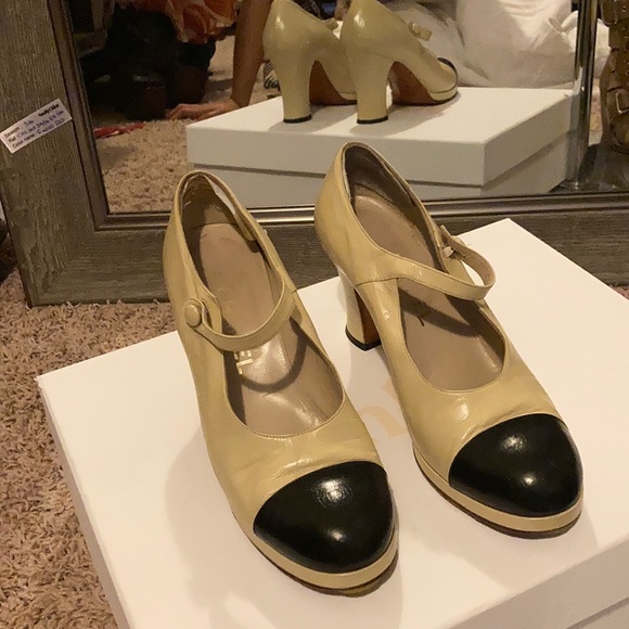 Chanel vintage size 371/2 but fit like a 6 1/2.